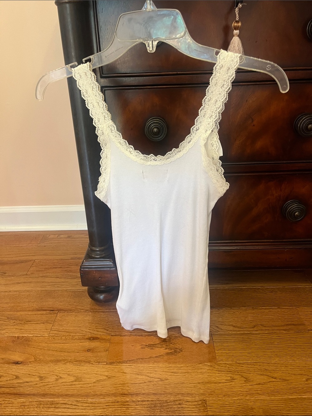 Hollister Lt Cream Ribbed Lace-Trim Bow Tank - Picture 5 of 6